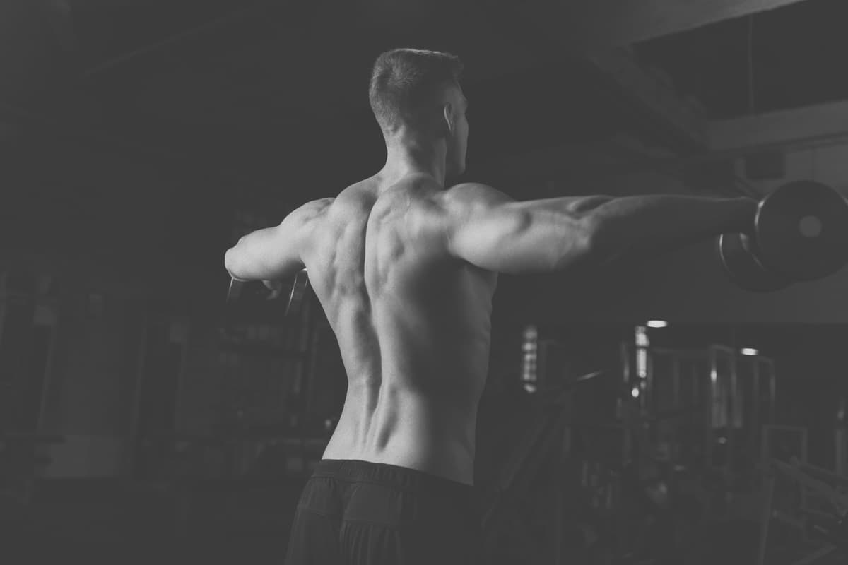 Ajuster le lateral raise en fonction de votre objectif d'entraînement